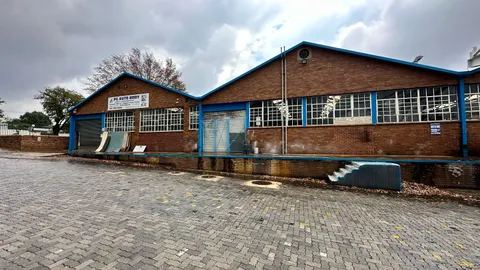 28 Tennyson Dr, Tulisa Park